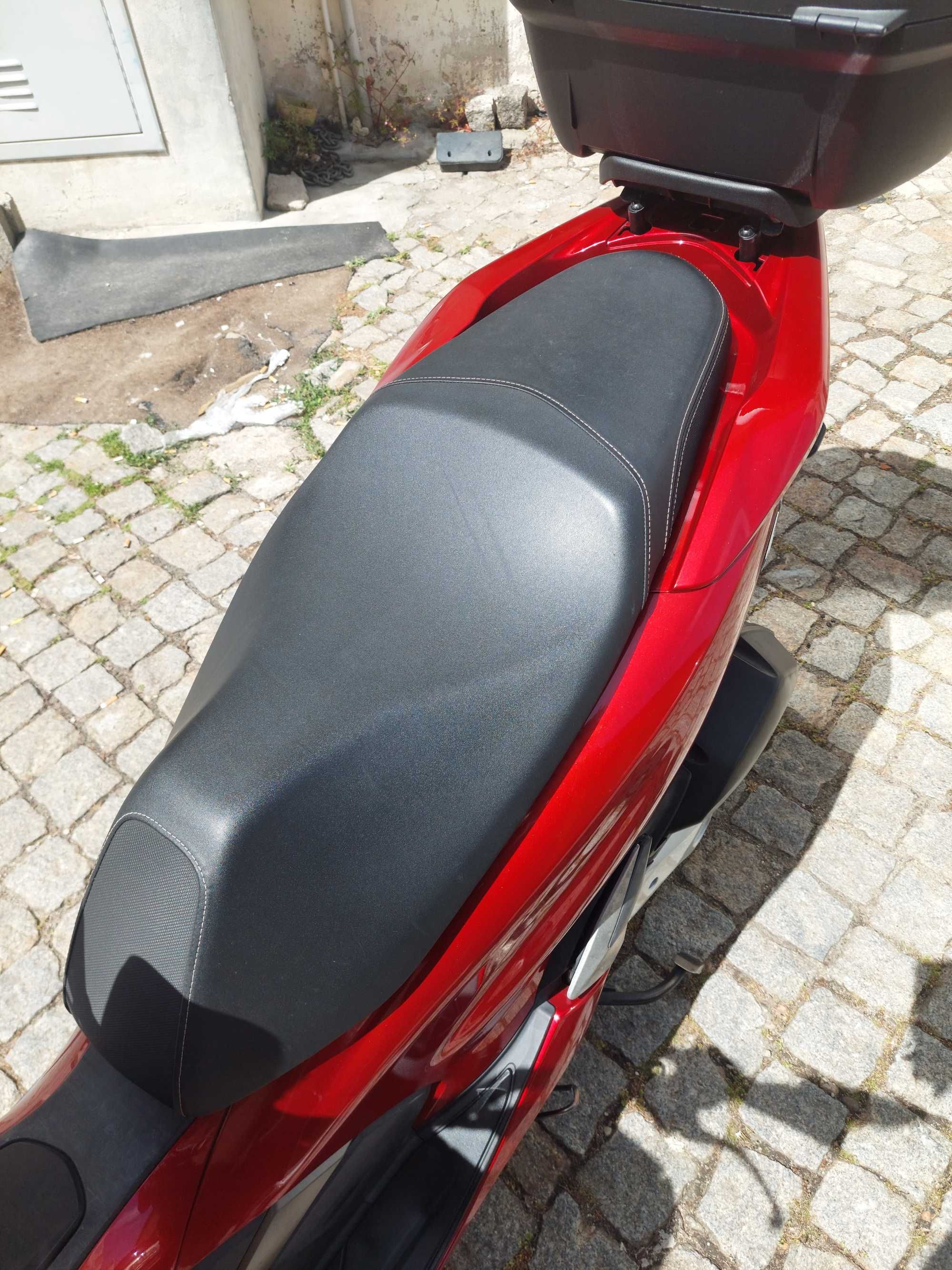 Honda pcx 125 vermelha