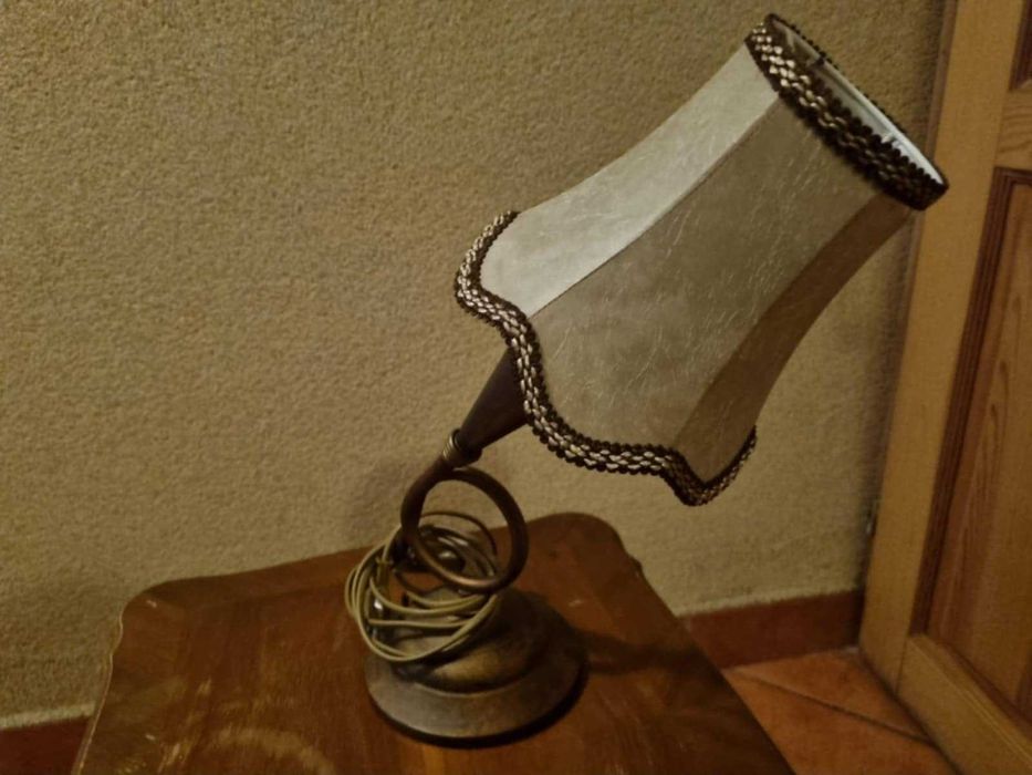 Stara, ciekawa lampka