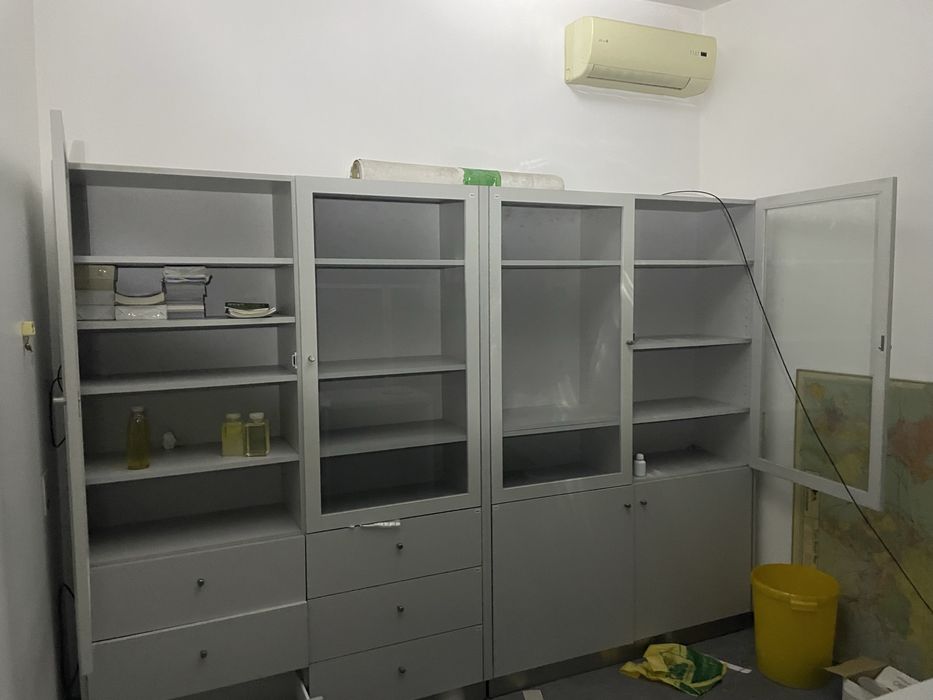 Movel vitrina com portas e gavetas
