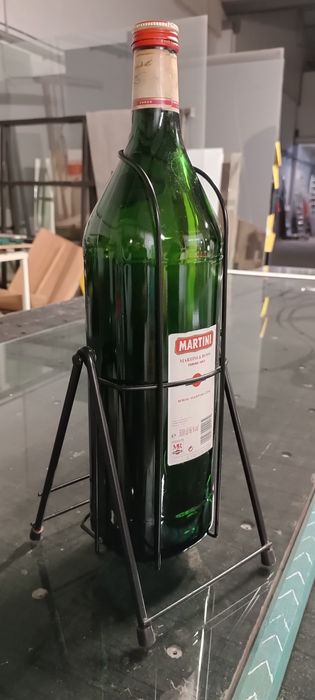 Garrafa vazia com suporte muito bom estado de 3 litros