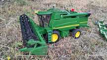 BRUDER Kombajn zbożowy John Deere T670i   + koparka gratis