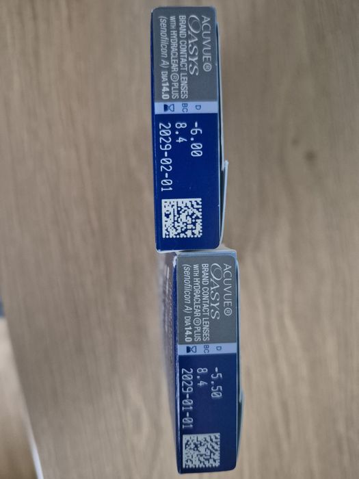 Контакті лінзи Acuvue Oasys Hydraclear plus  -6,0. -5,5