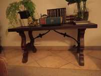 Mesa de café rústica e antiga