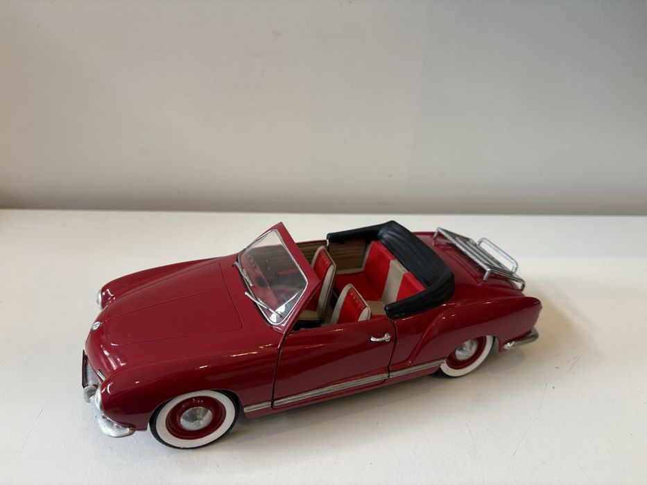 Model Volkswagen Karmann Ghia 1:18 Solido (bburago maisto welly)
