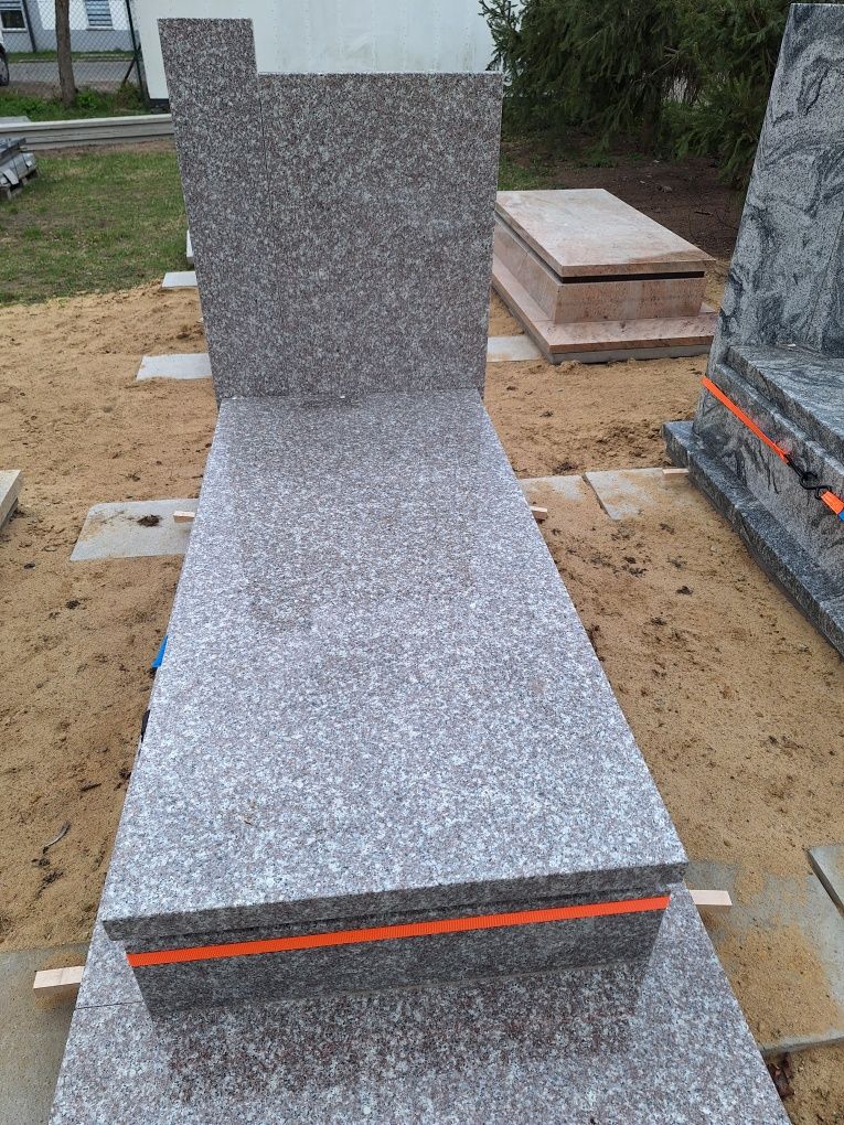 Nagrobek granitowy brąz królewski