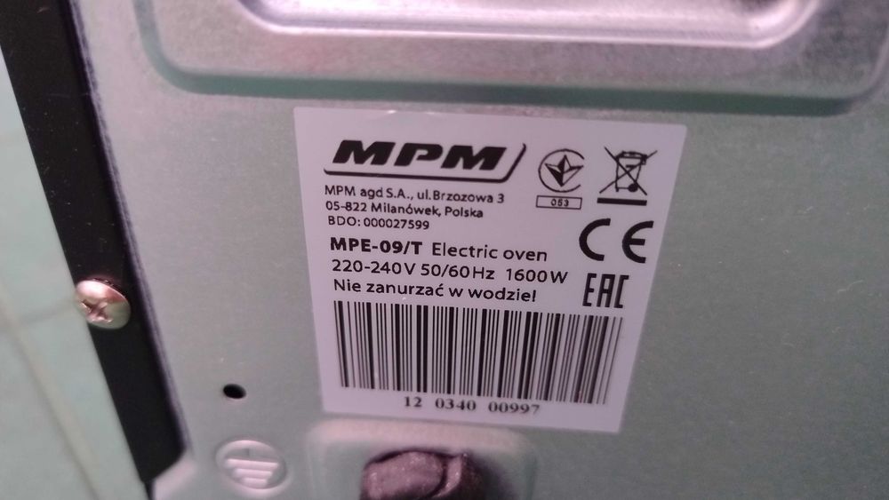 Piekarnik elektryczny, wolnostojący z termo obiegiem, 30 litrów.