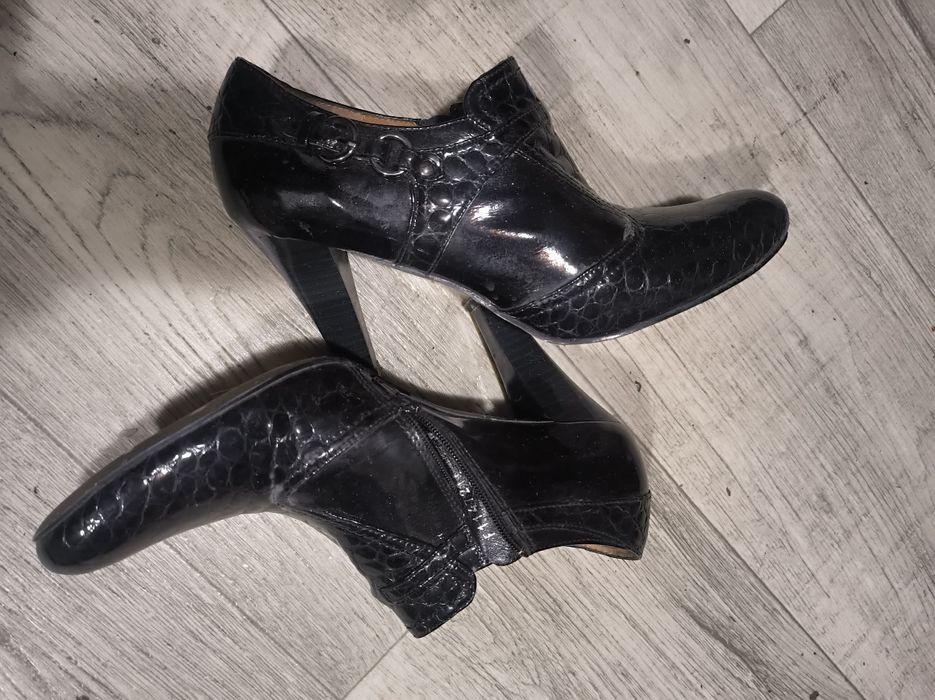 Туфли на каблуке лакерованые кожаные 1000 грн