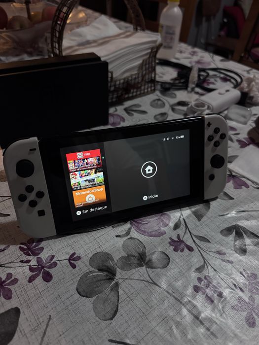 Nintendo Switch (2018)