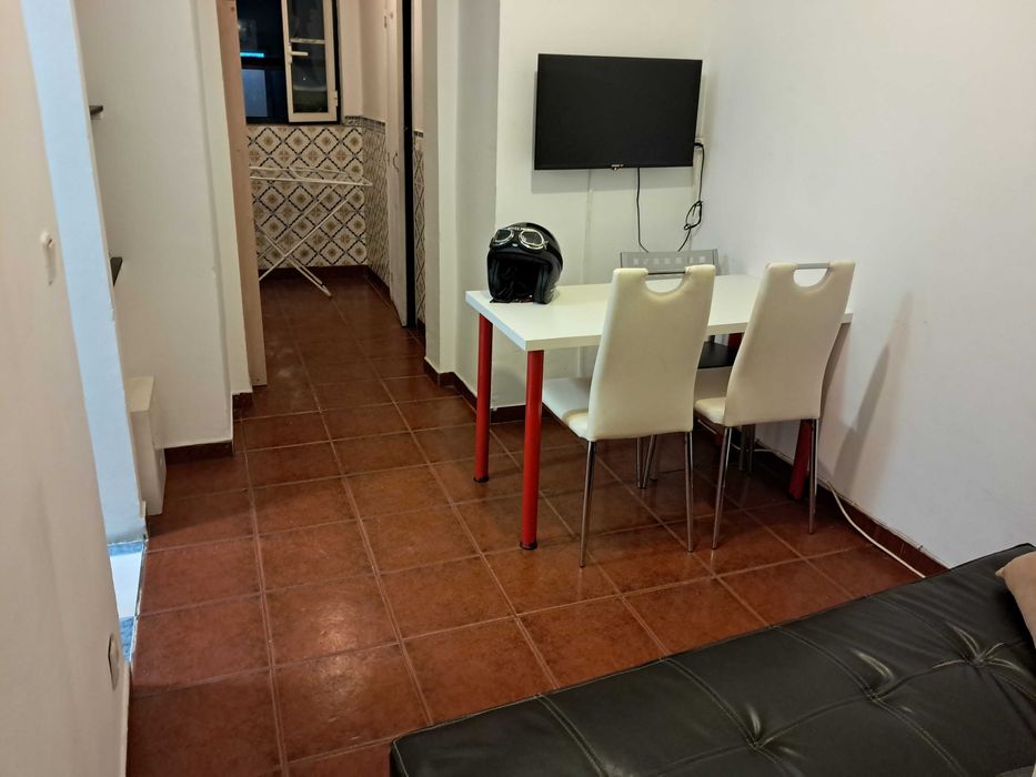 Quarto CASAL. Metro Marquês. CentroLISBOA. Entrada imediata.