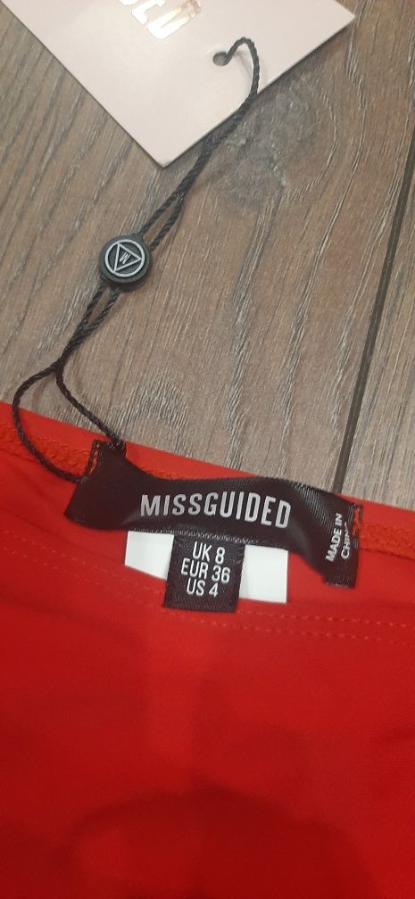 Missguided spodenki do pole dance, Dół do stroju czerwony wysoki stan