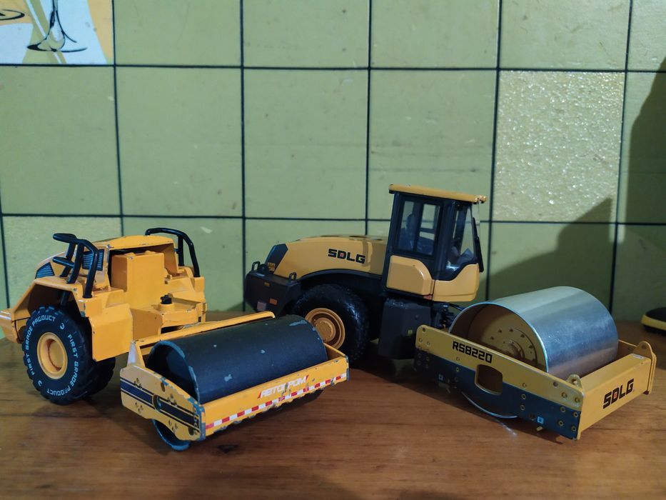Железная модель дорожного катка SDLG RS8220 1/35