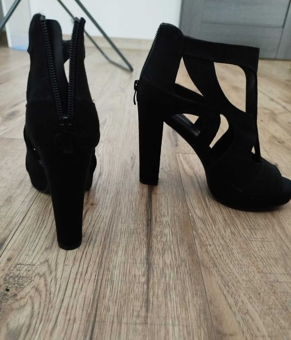 Buty szpilki koturny czarne zamszowe 38 37 24 Anna Field za kostkę