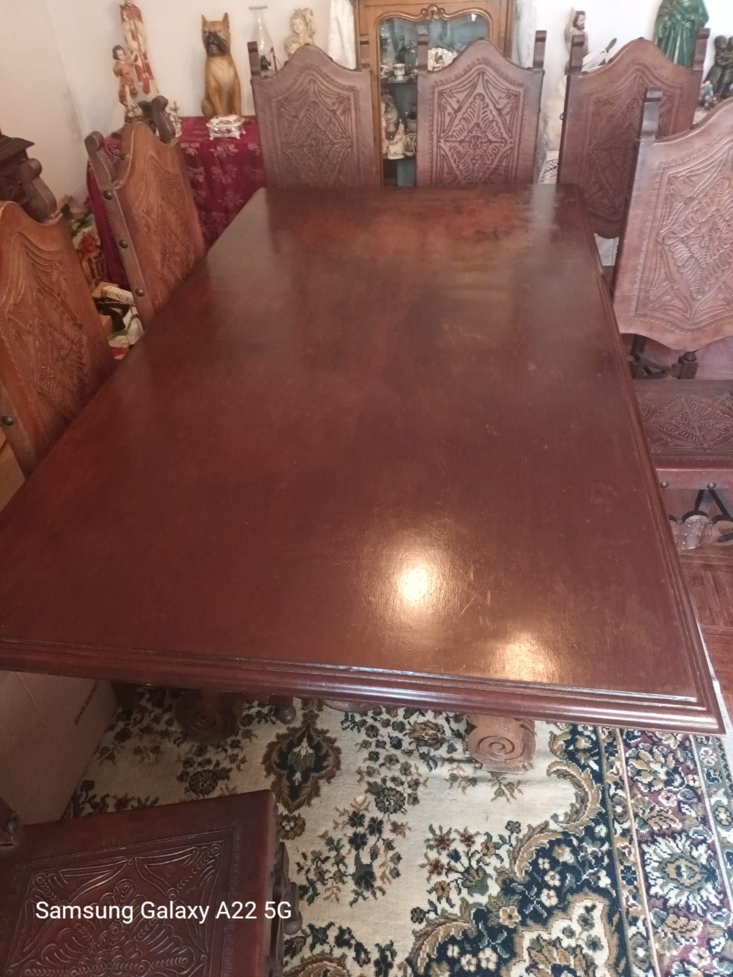 Conjunto mesa de jantar e 8 cadeiras