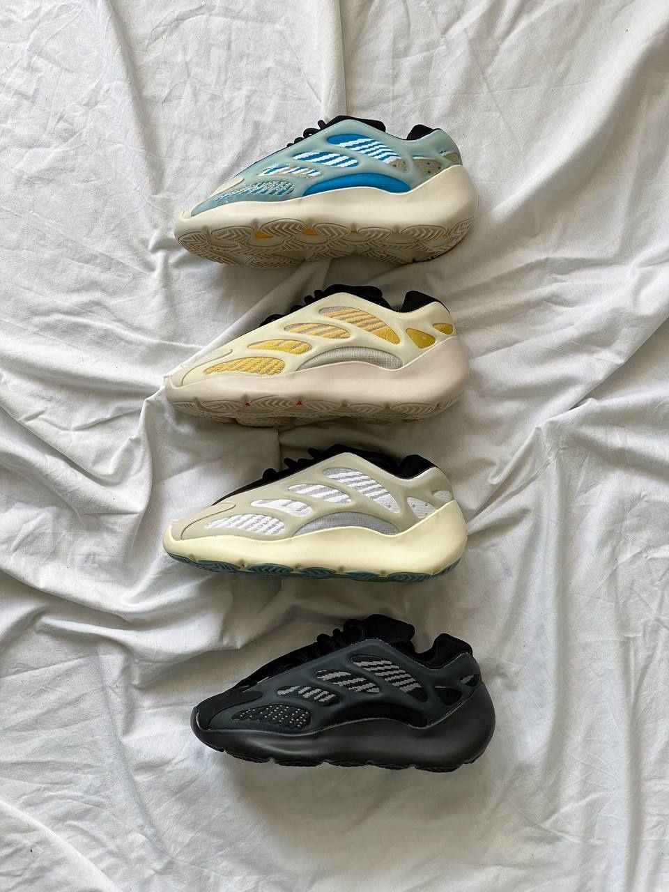 Жіночі чоловічі кросівки Adidas Yeezy 700 V3 Azael та інші р36-45