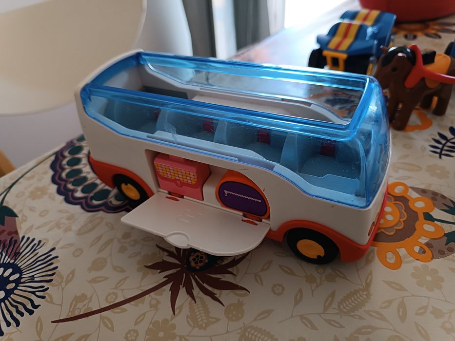 Playmobil 1.2.3. 
Autocarro 3€
Carroça 2€
Moto quatro 2€
Avião 2€
Mota