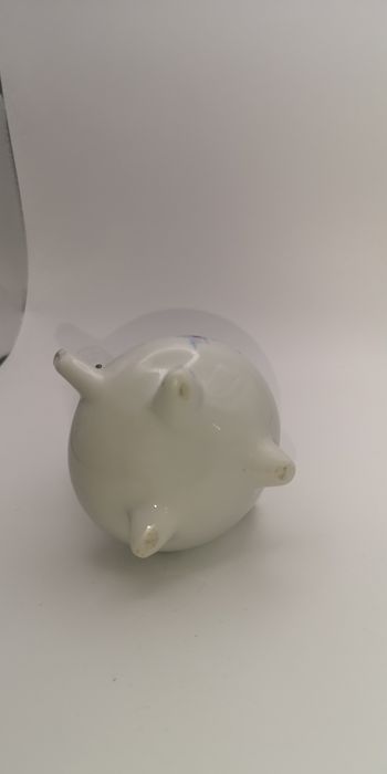 Lampa naftowa porcelanowa miniaturowa wysokość 17 cm w kwiatki.