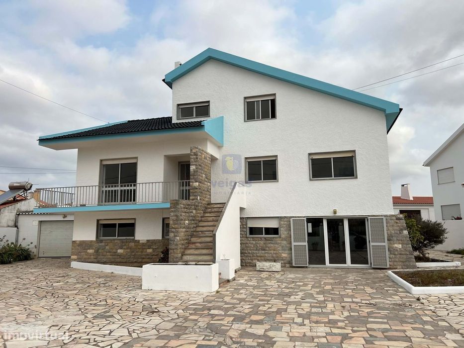 Moradia T11 com 533 m2,  garagem e terreno com 3.400 m2