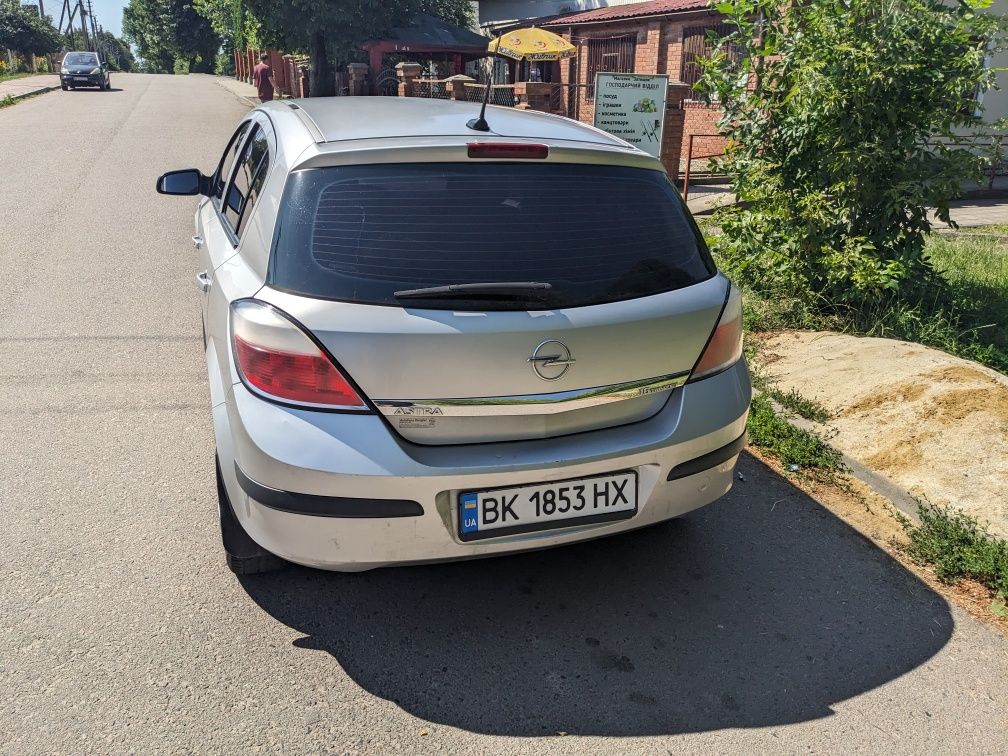 Opel Astra h 1.6 хетчбек 2004
