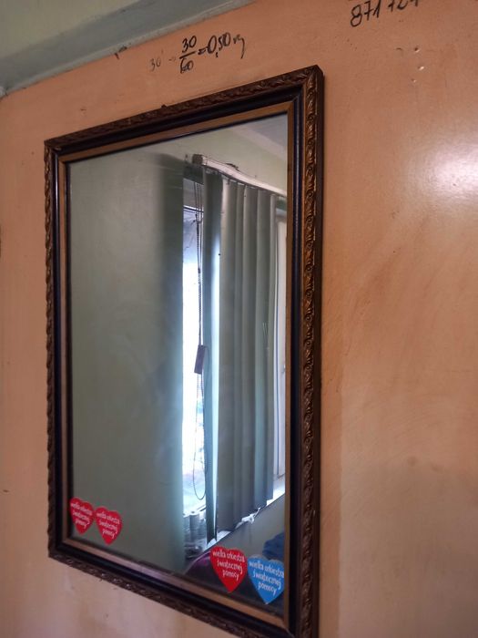 Lustro w ramce ozdobnej