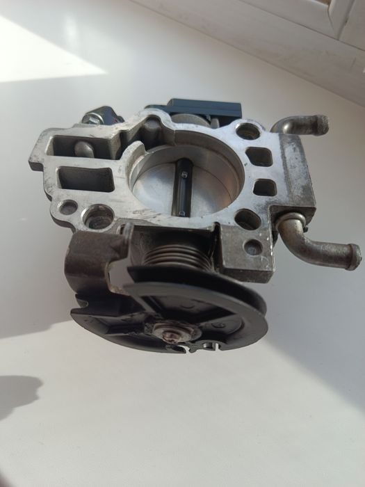 Продам дросельну заслінку