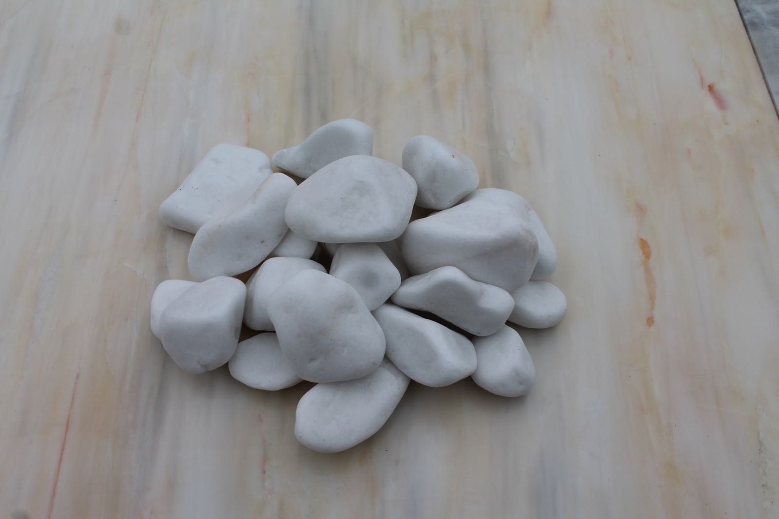Продам белый камень , крошка, галька декорландшафт 15грн/1 кг