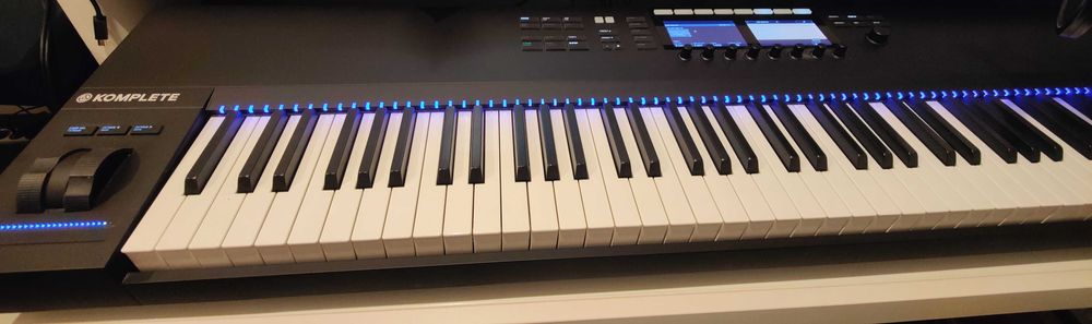 Native Instruments Komplete Kontrol S88 MK2, kontroler MIDI