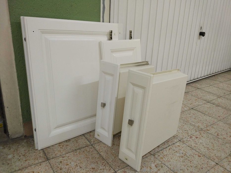 Porta e gaveta lacadas (Armários de Cozinha )