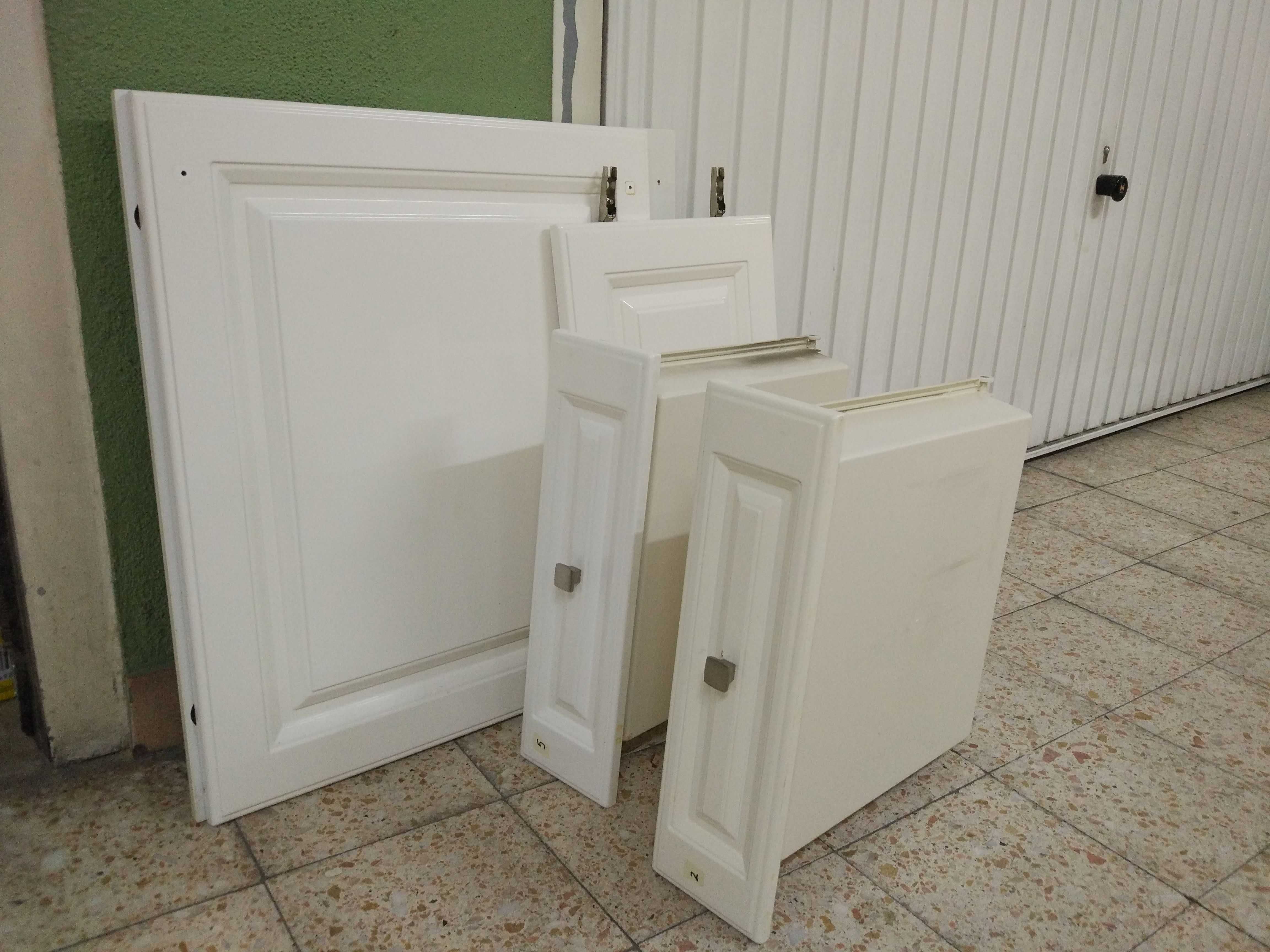 Portas e gavetas lacadas (Armários de Cozinha )