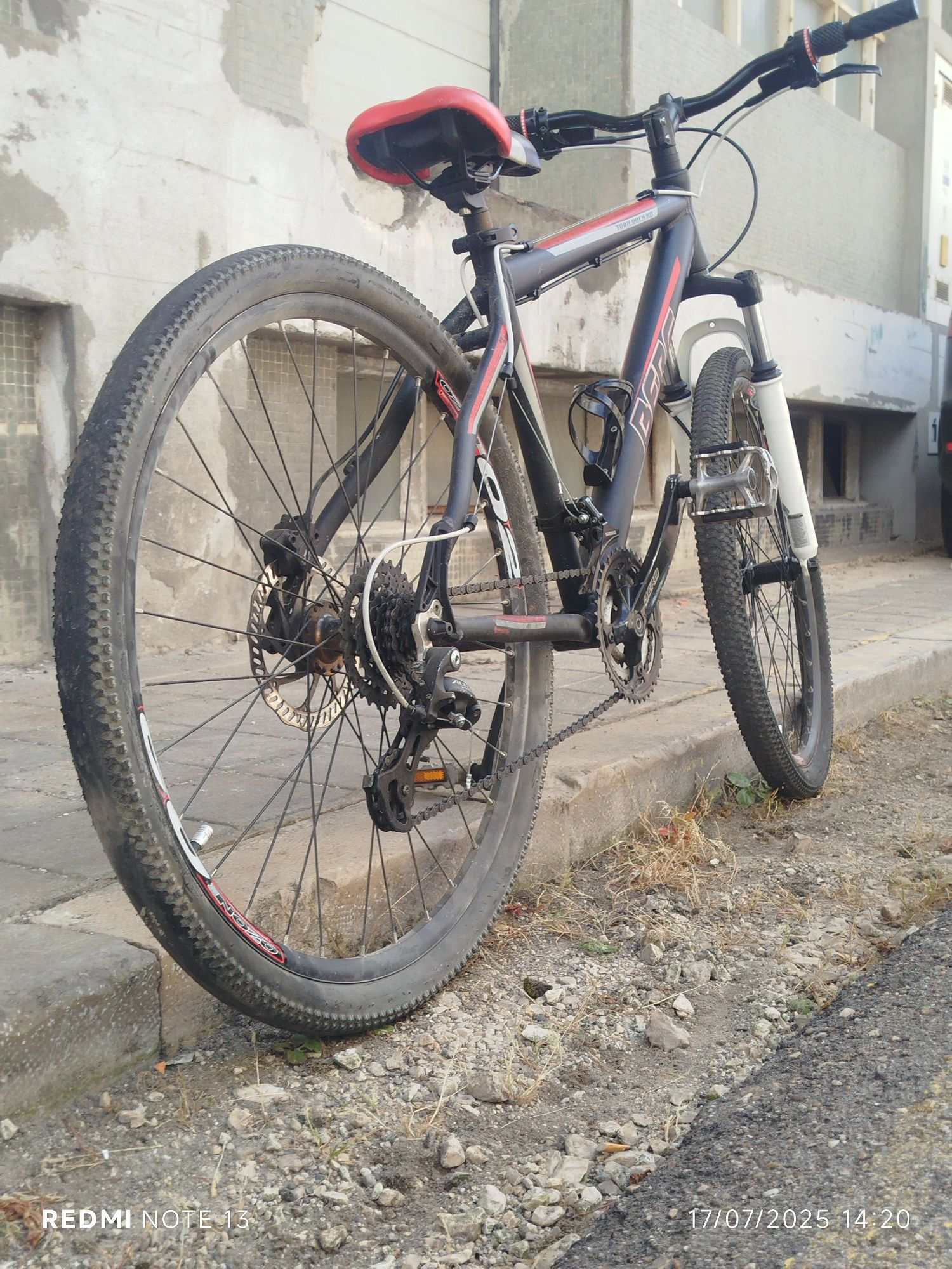 Bicicleta berg vermelha