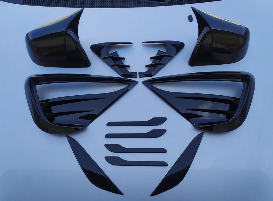 Комплект накладок тюнінга чорний глянець Tesla model Y