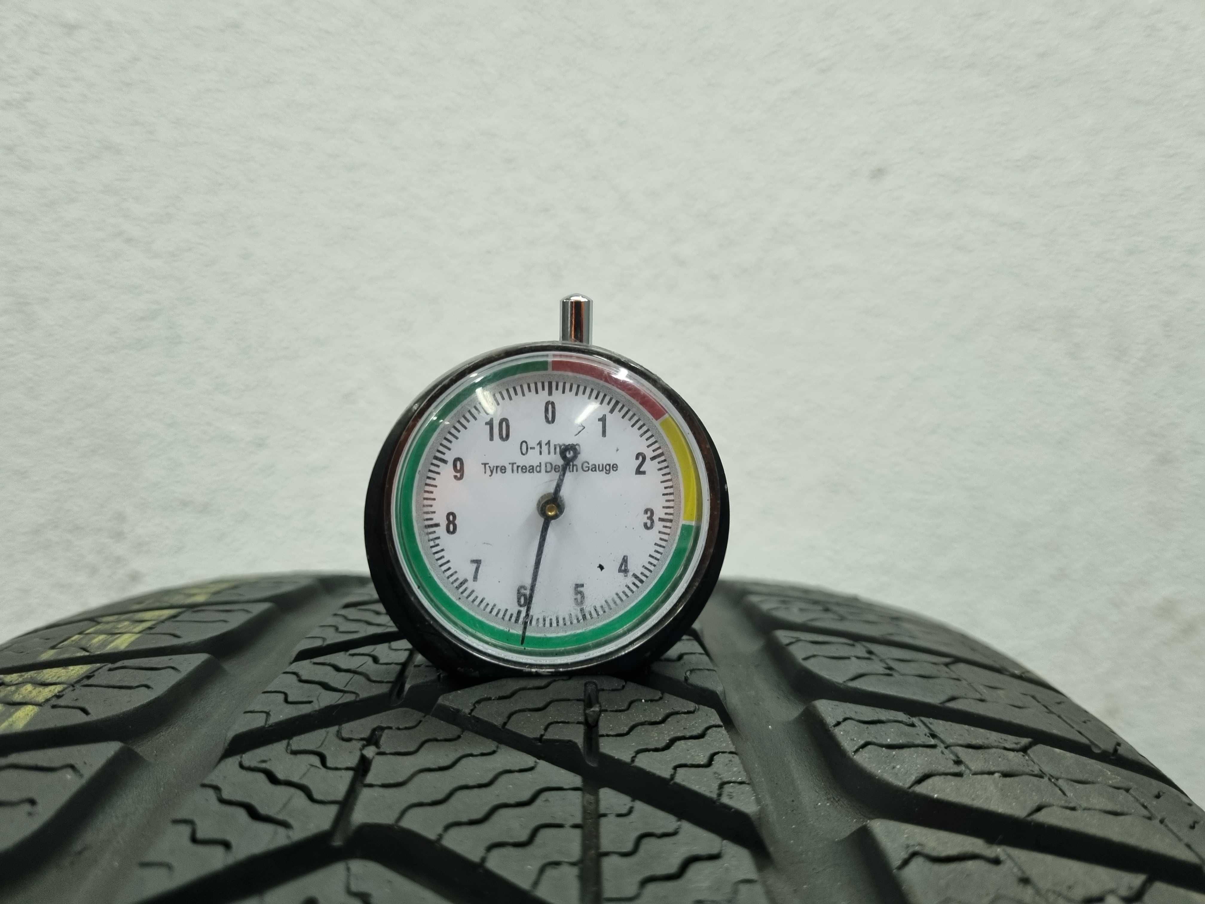 235/55/17 99H Pirelli Winter Sotto Zero 3 Dot.2720R