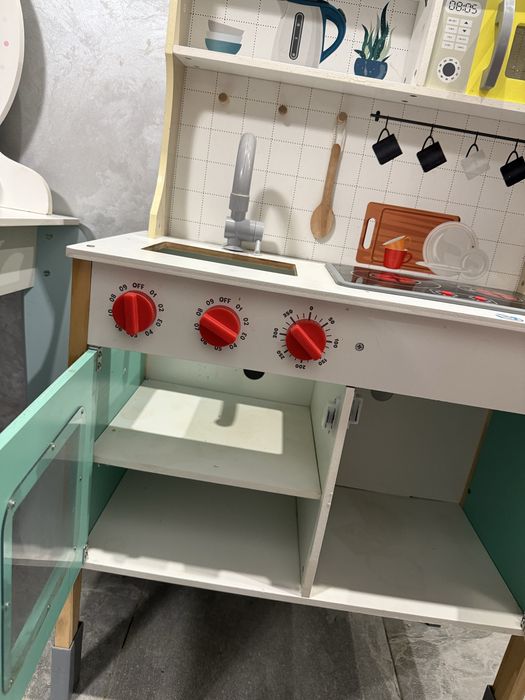 Дитяча деревяна кухня