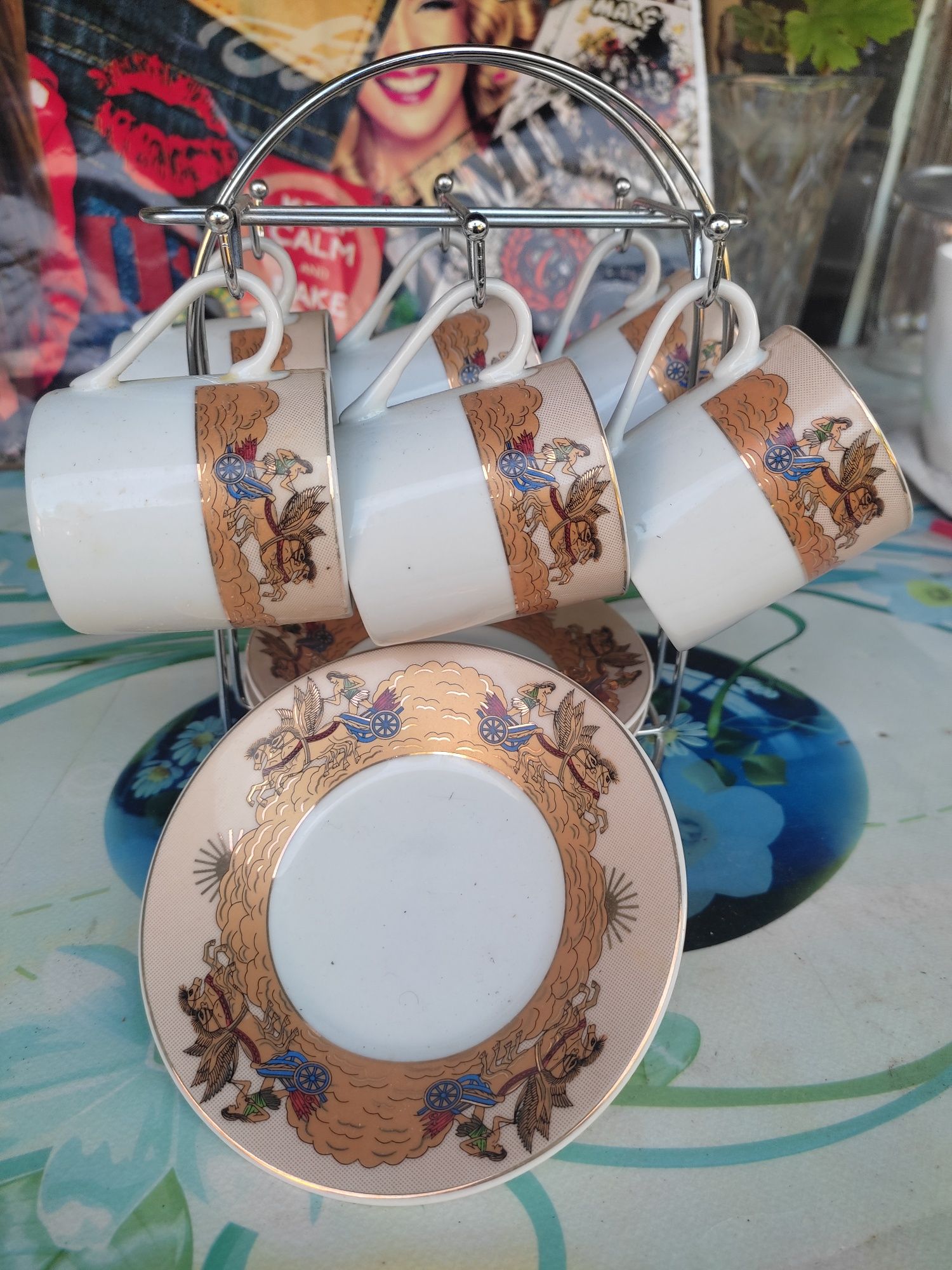 Продам сервиз чайный,кофейный