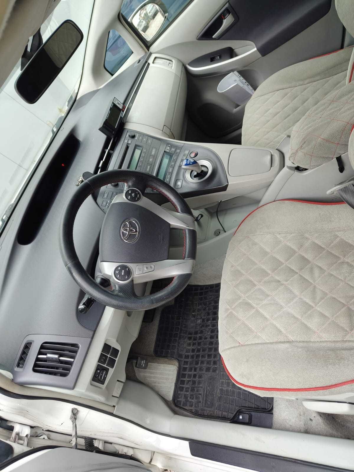 Sprzedam Toyotę Prius 2010 r automat, hybryda, taxometr Cezar 2