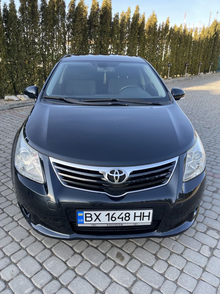 Автомобіль Toyota avensis