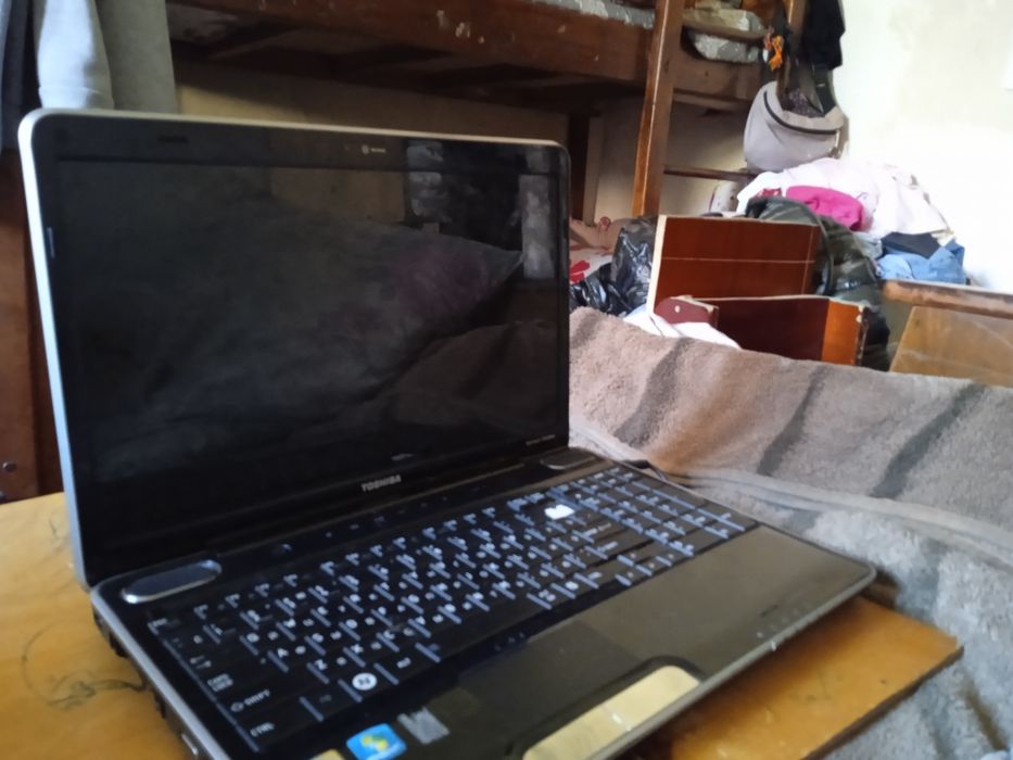 Ноутбук TOSHIBA .