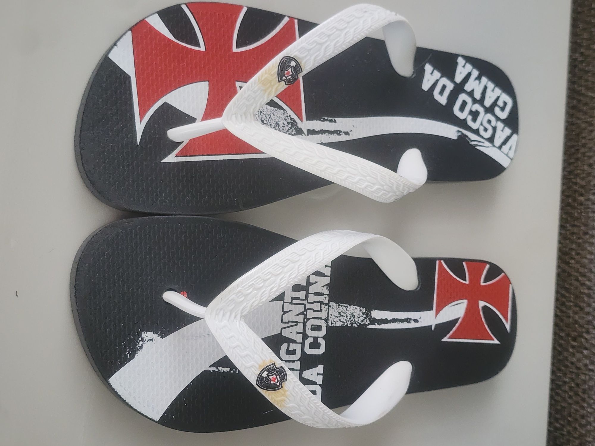 Chinelos estilo havaianas do Vasco da Gama