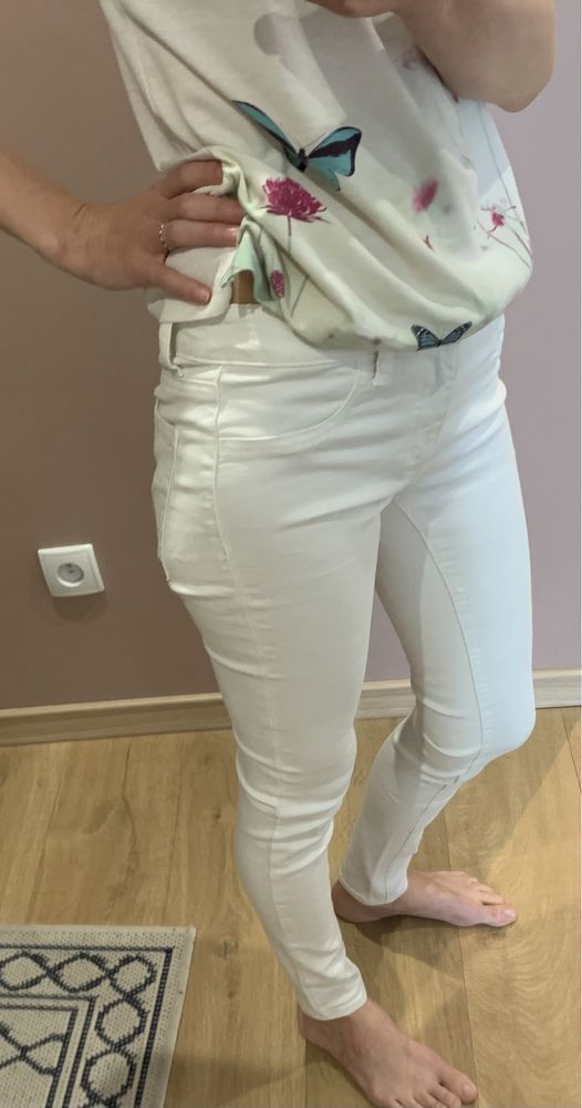 Biale spodnie jeansowe typu rurki
