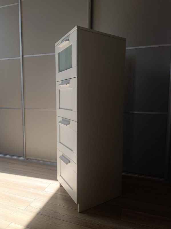 Sprzedam meble IKEA- komoda, szafka nocna