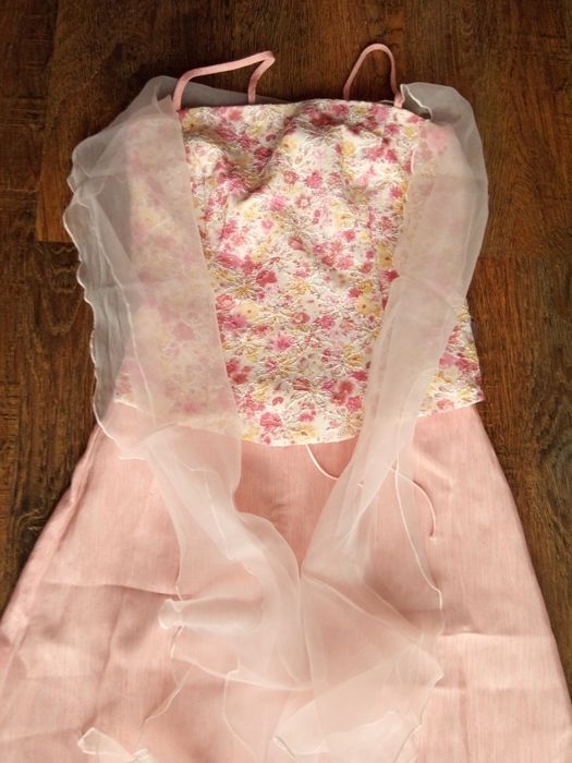 Komplet. Spódnica. Gorset. Szal.