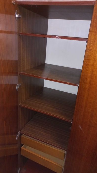 Продам шафу (шкаф)  для одягу на 3 секції (б/в)