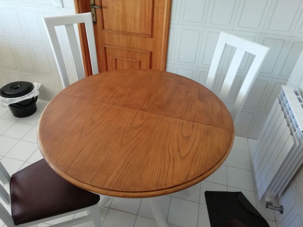 Mesa de jantar extensível pé de galo com 4 cadeiras