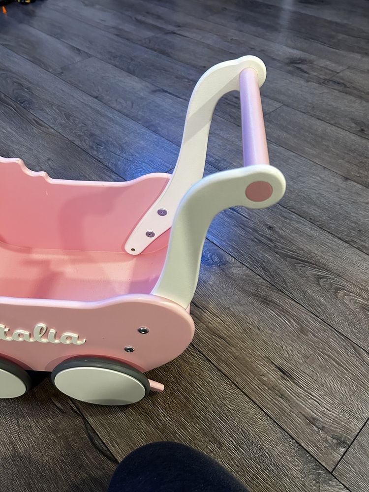 Drewniany biało-różowy wózek dziecięcy dziewczęcy
