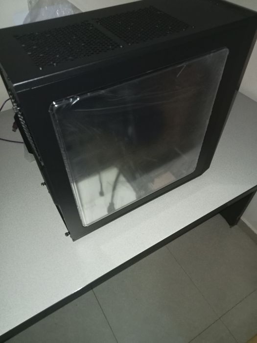 Caixa PC Fractal Design Focus G como nova