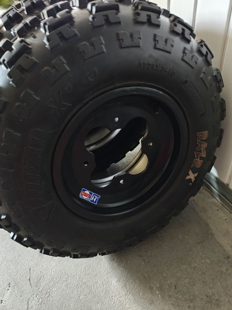 Felgi dwt 4/144 z oponami Maxxis