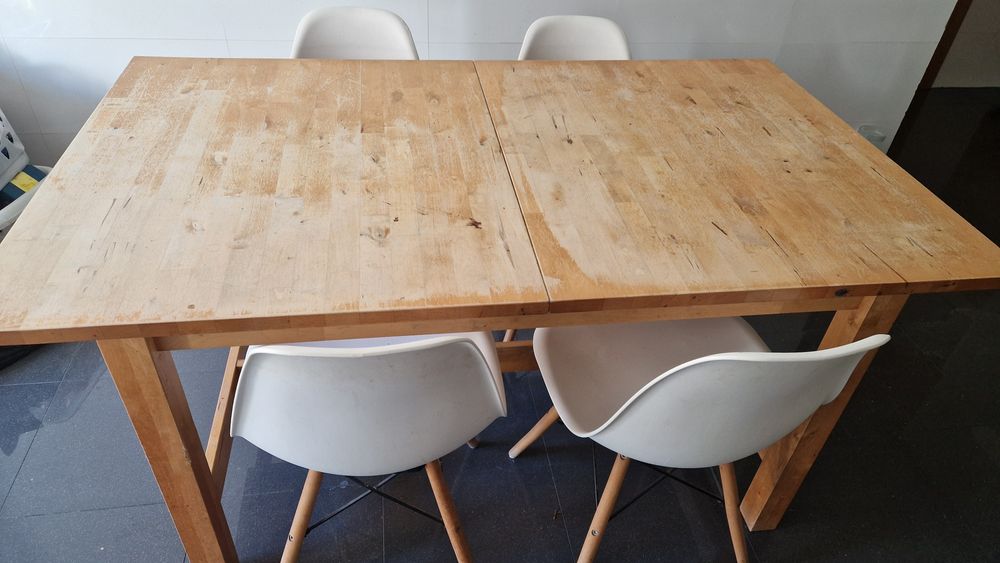 Mesa IKEA com 4 cadeiras design