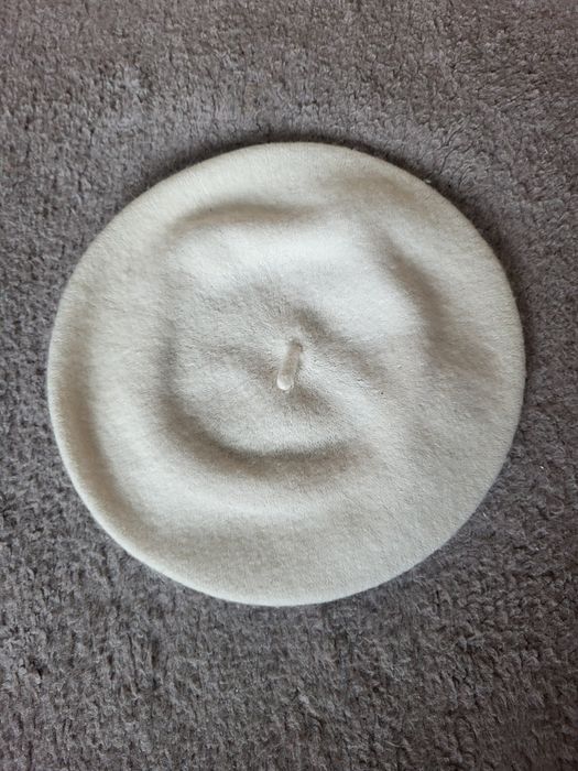 Beret wełniany z antenką