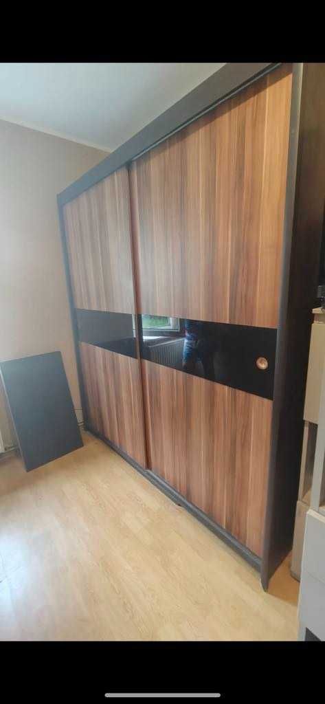 Duża szafa przesuwna z drzwiami  210x60 wys.210