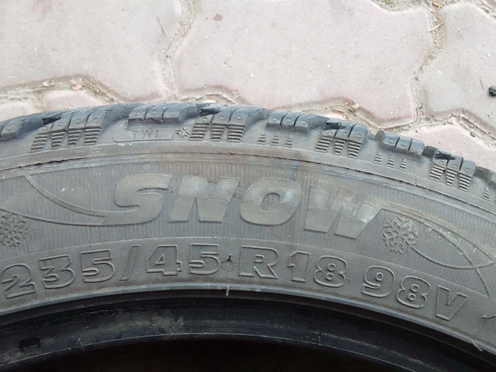 Opona zimowa 235/45r18 KORMORAN 2021r 6mm