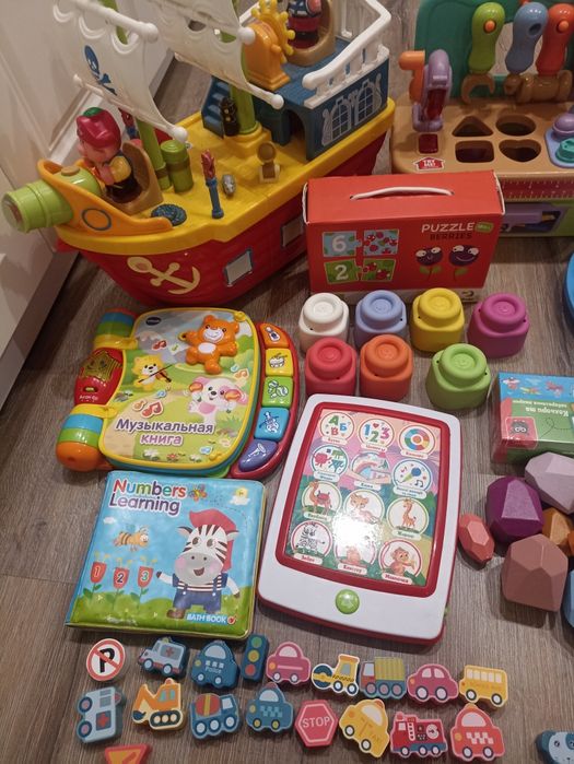 Пазли різні, дерев'яні, fisher price, іграшки